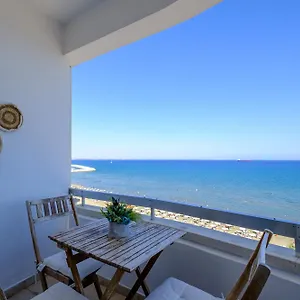 דירה Lazuli Sea View Beachfront- Ap 61, לרנקה